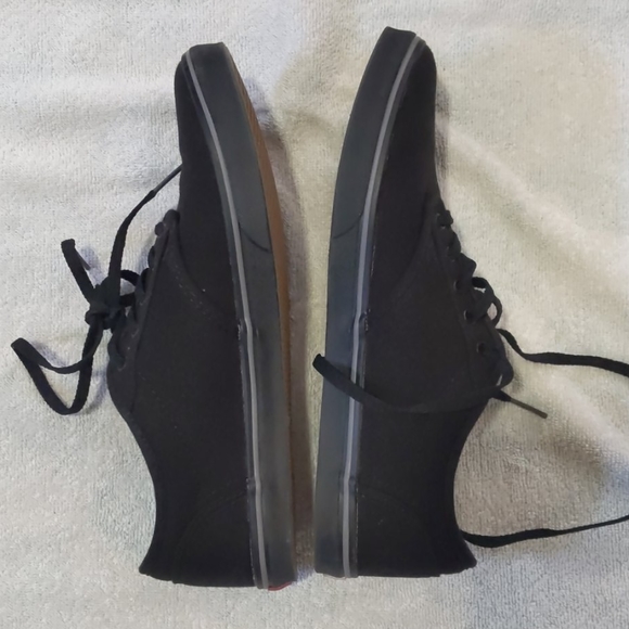 Vans - Picture 2 of 4